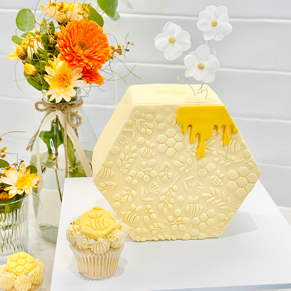 10 Elegant Hexagonal Wedding Cakes - Hexagonal Cakes ideas